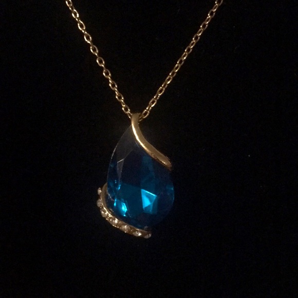 Turquoise Teardrop and Rhinestone Neckace Set - Picture 4 of 6